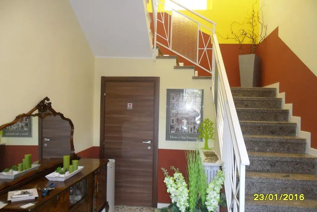** Affittacamere Hotel Location Lory Busto Arsizio Italia